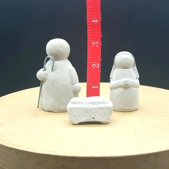 Hand Crafted Handmade Snowman Nativity Scene - Picture 7 of 8